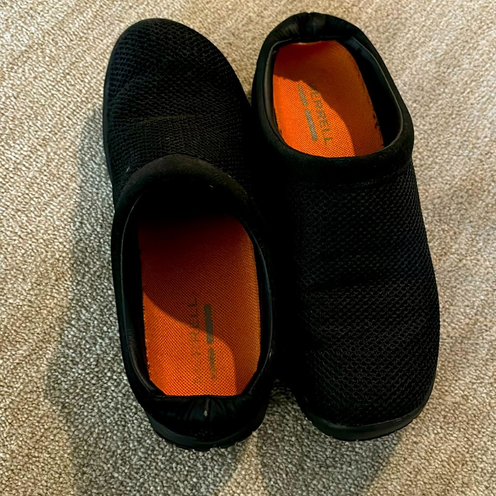 Merrell size 8 slippers/shoes black with orange soles